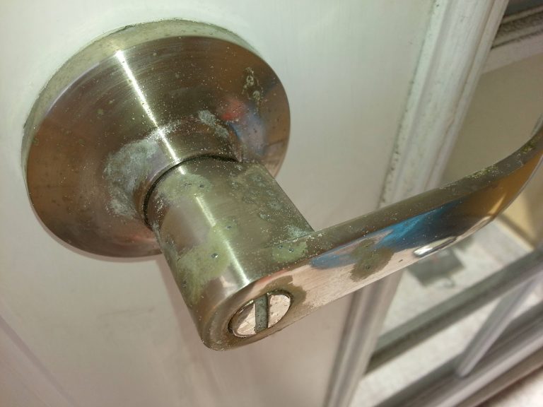 ¿Cómo quitar el óxido de una cerradura?