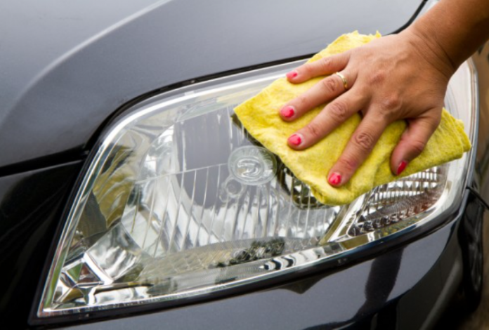 Los mejores consejos para limpiar los faros del coche
